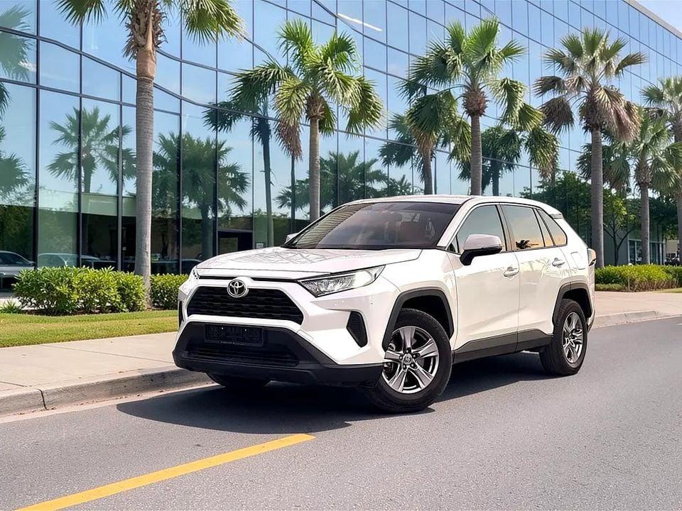 Toyota RAV4 1390 P.M RAV4 EX 2.5L GCC LOW MILAGE 2022 — véhicule occasion import Dubaï