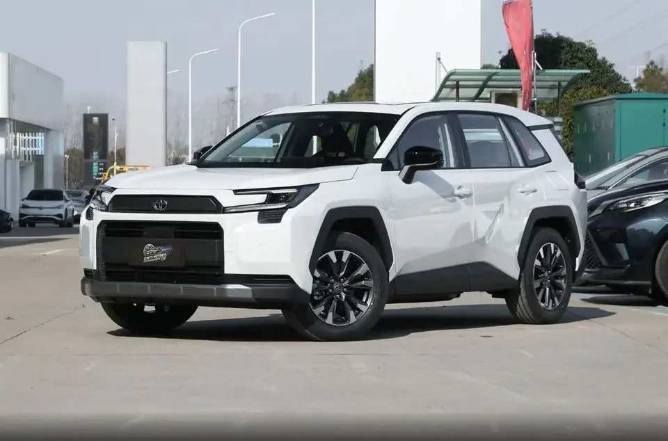 Toyota RAV4 Hybrid 2.0L 2WD Luxury Edition 2026 — véhicule occasion import Dubaï